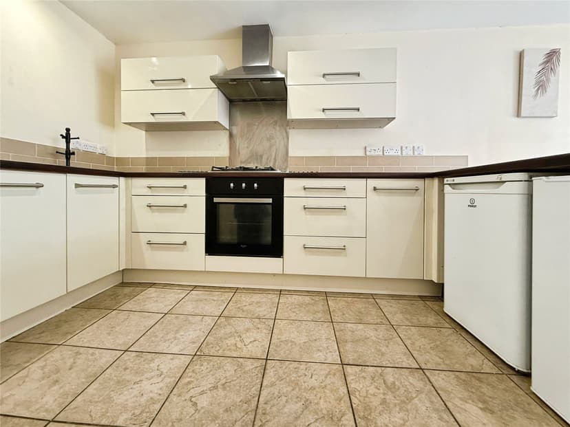 86, Eastleigh Road - Image 7