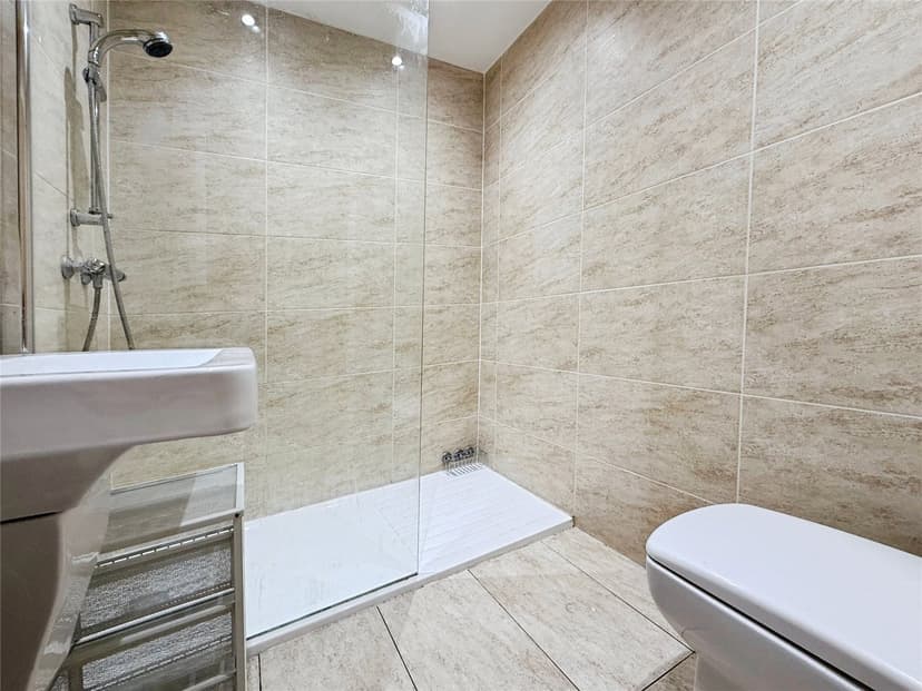 86, Eastleigh Road - Image 5