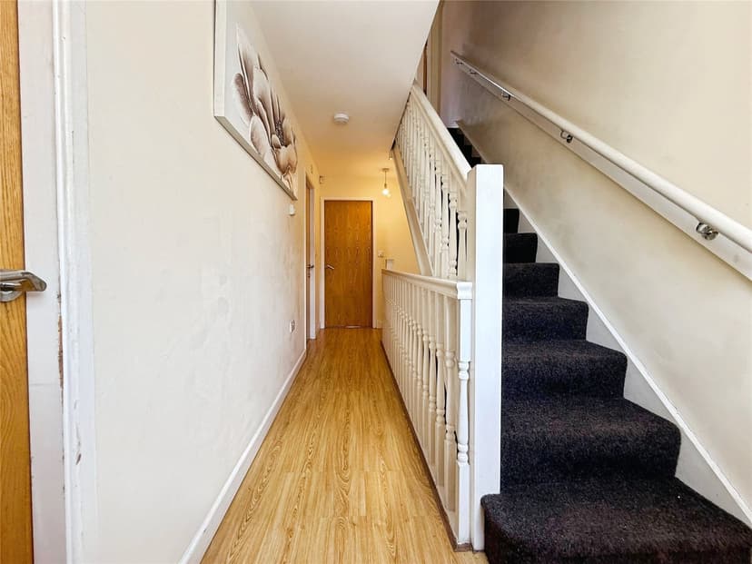 86, Eastleigh Road - Image 4