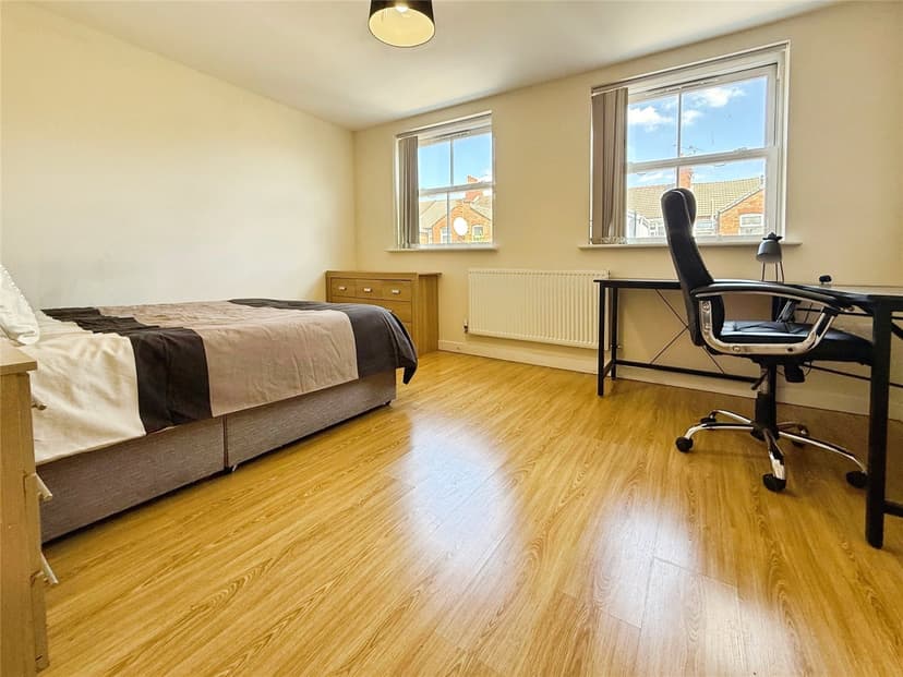 86, Eastleigh Road - Image 2