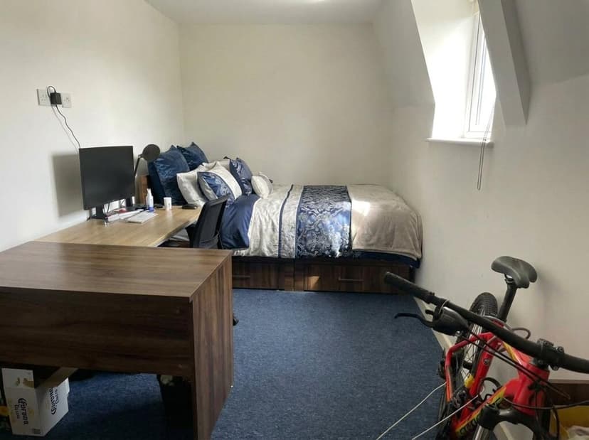 7-12 Triangle South - Image 4