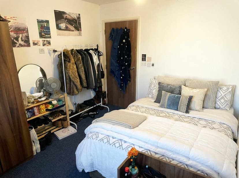 7-12 Triangle South - Image 5