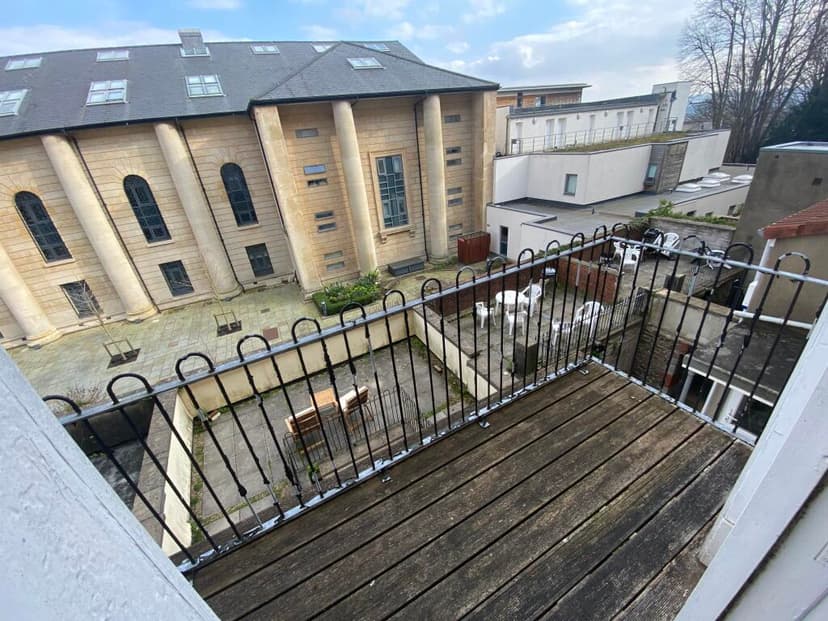 Meridian Place (Flat 3) - Image 5