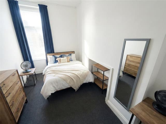 Meridian Place (Flat 3)