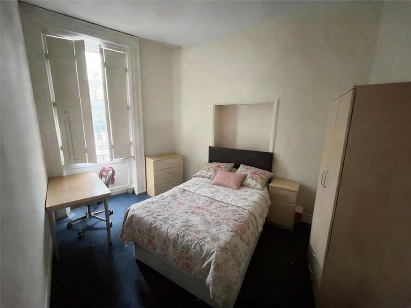 HFF 15 Richmond Terrace - Image 2