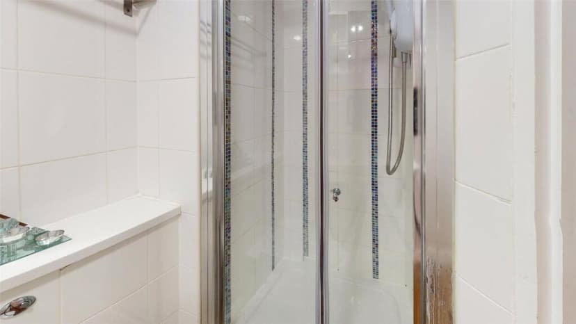 9 Pipe Lane Apartments - Image 4