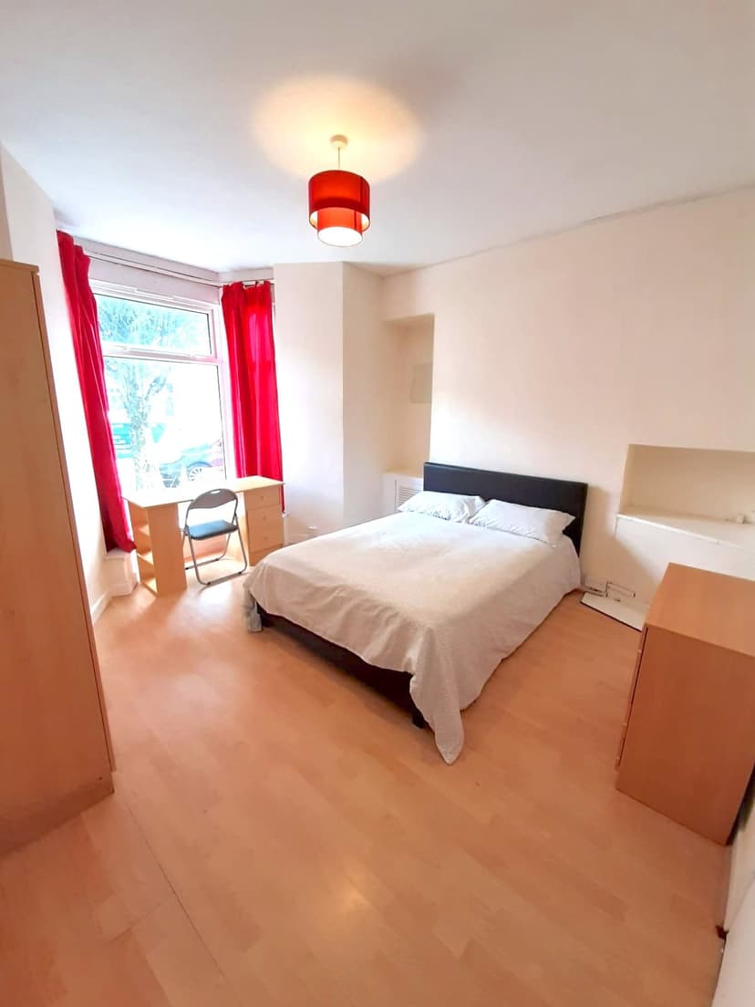 127 St Helens Avenue - Image 2