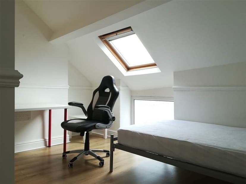 69a Uplands Crescent - Image 7