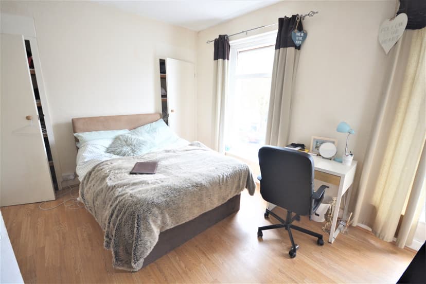 48 St Helens Avenue - Image 3