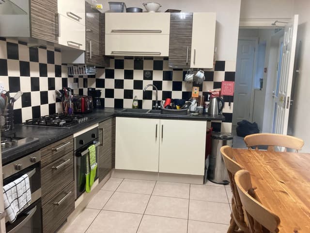 143 King Edwards Road - Image 3