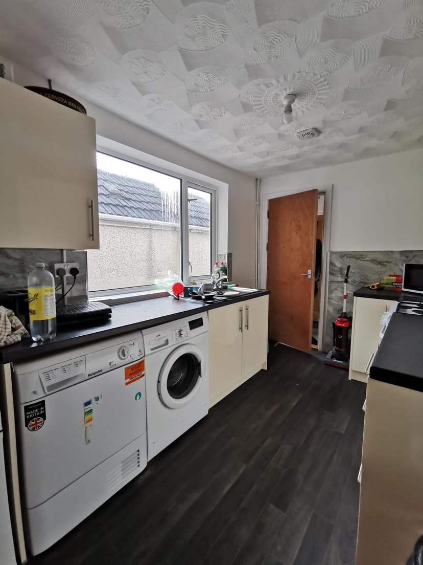 36 Crymlyn Street - Image 3