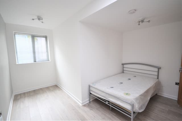 81 Mansel Street - Image 3