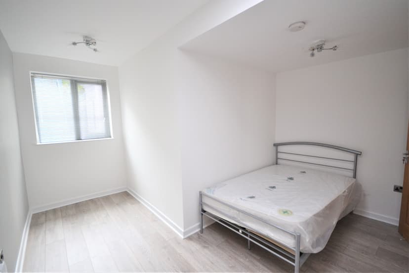 81 Mansel Street - Image 3