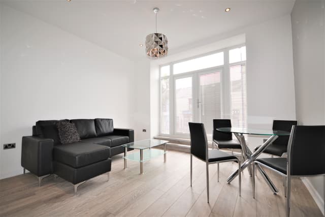 81 Mansel Street - Image 1