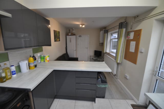 27 Baglan St - Image 10