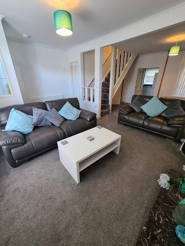 414 Carmarthen Road - Image 2