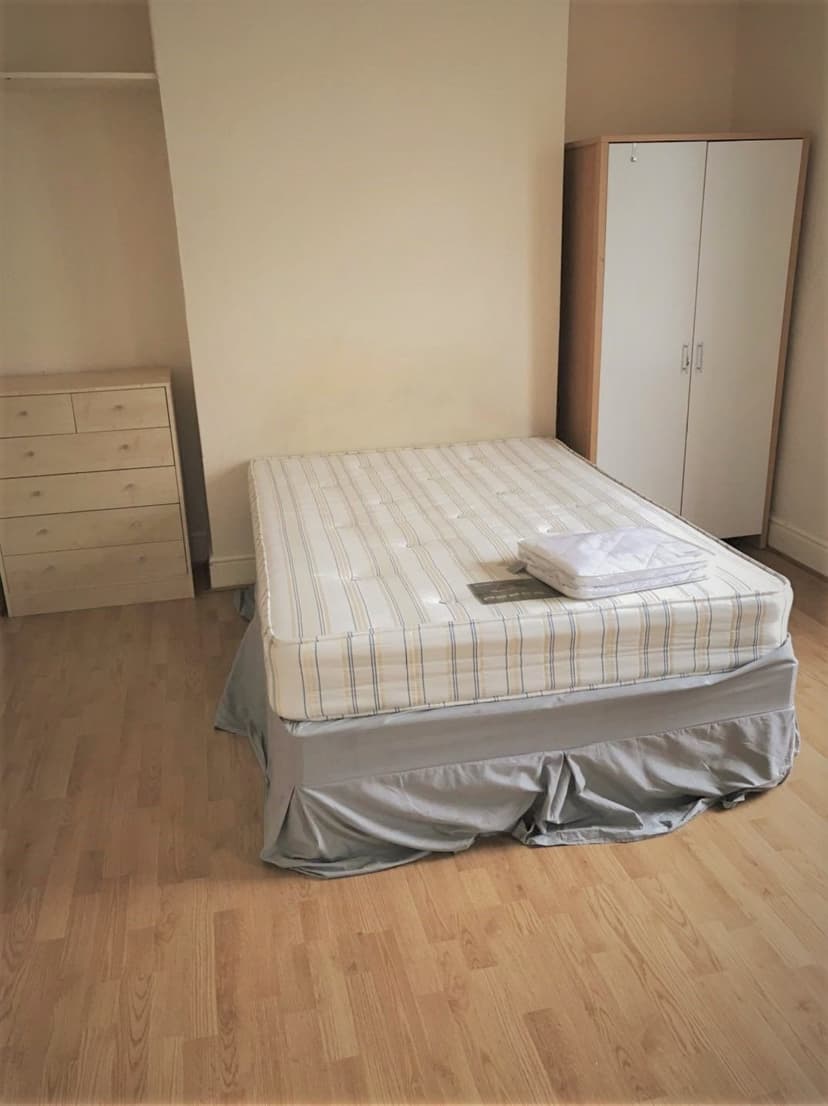 66 King Edwards Road - Image 2