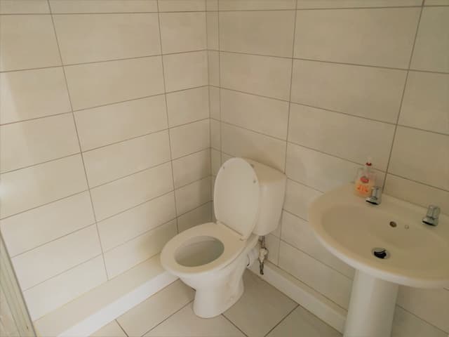 66 King Edwards Road - Image 3