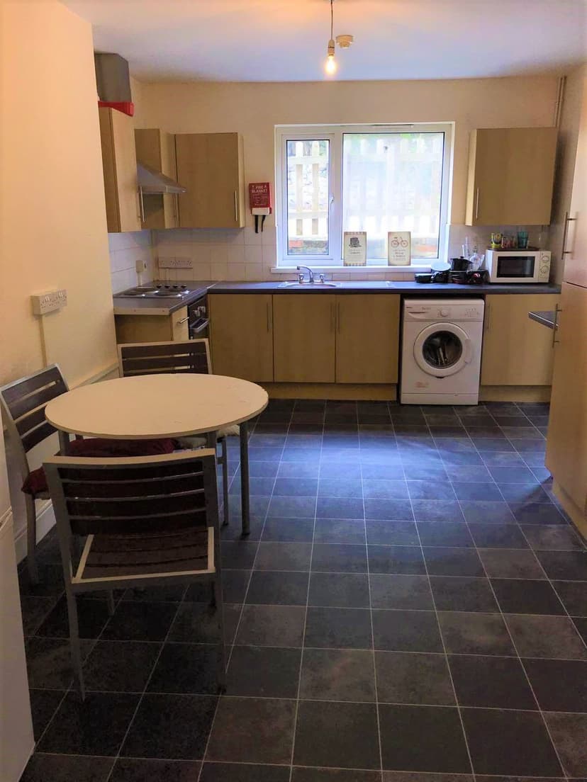 100 Rhondda Street - Image 2