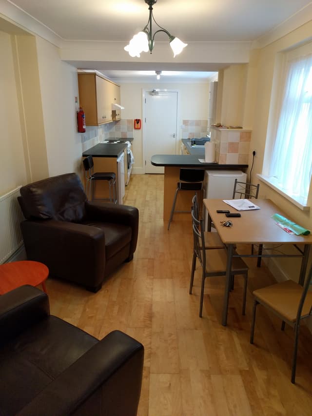 5 Argyle Street - Image 2