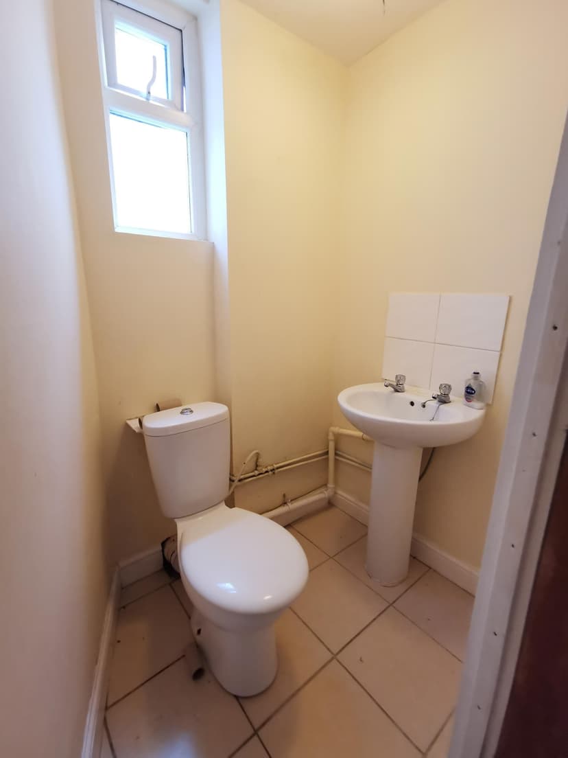 165 King Edwards Road - Image 4