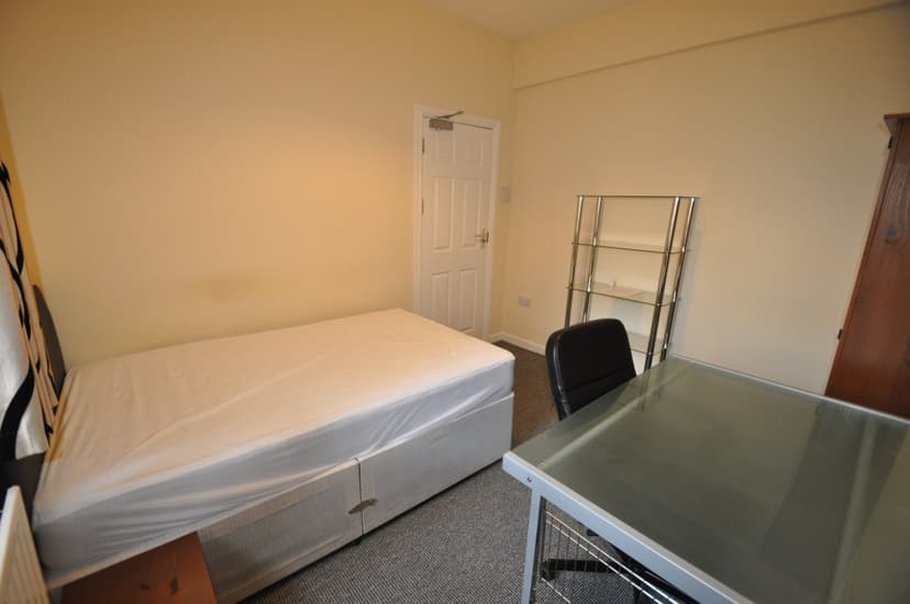 27 Baglan St - Image 13