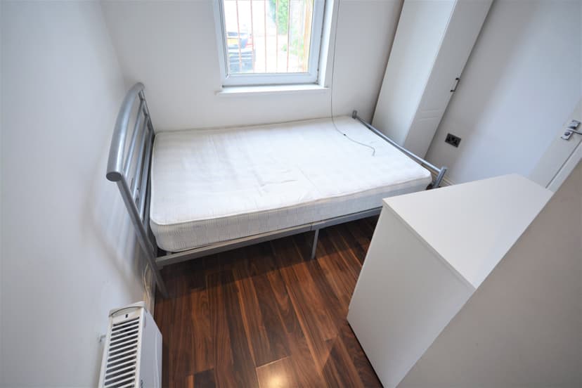 66 Mansel Street - Image 3