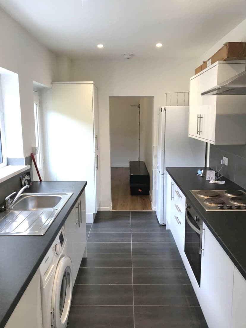 69 Western Street - Image 2