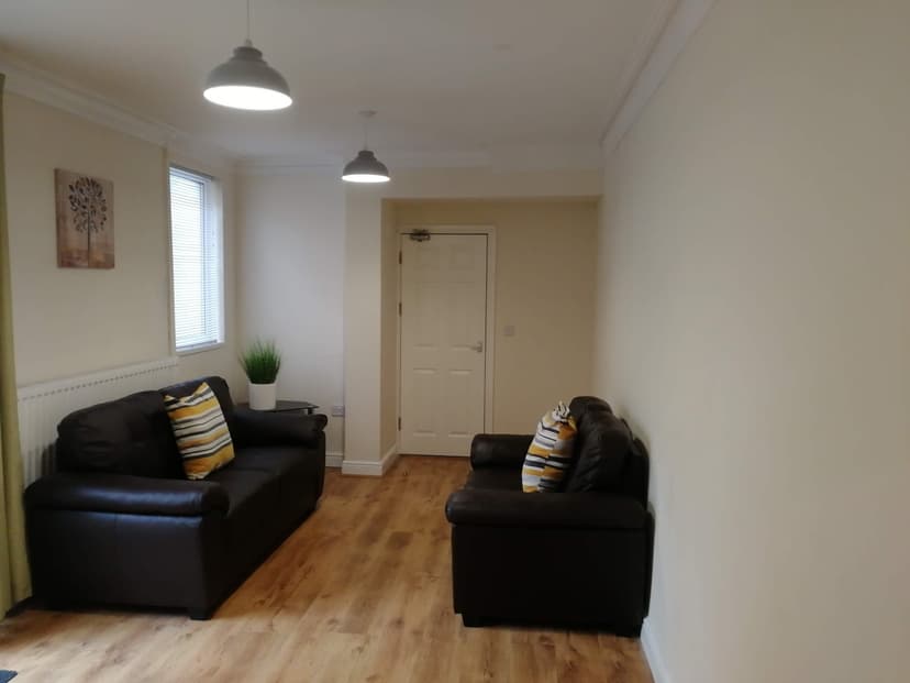 135 Danygraig Road - Image 2