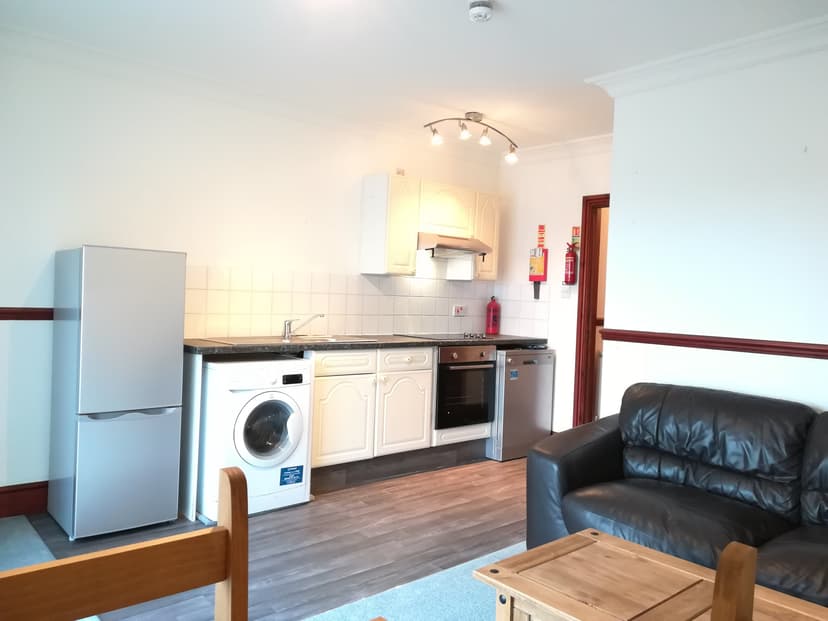 13 Sketty Road - Image 2