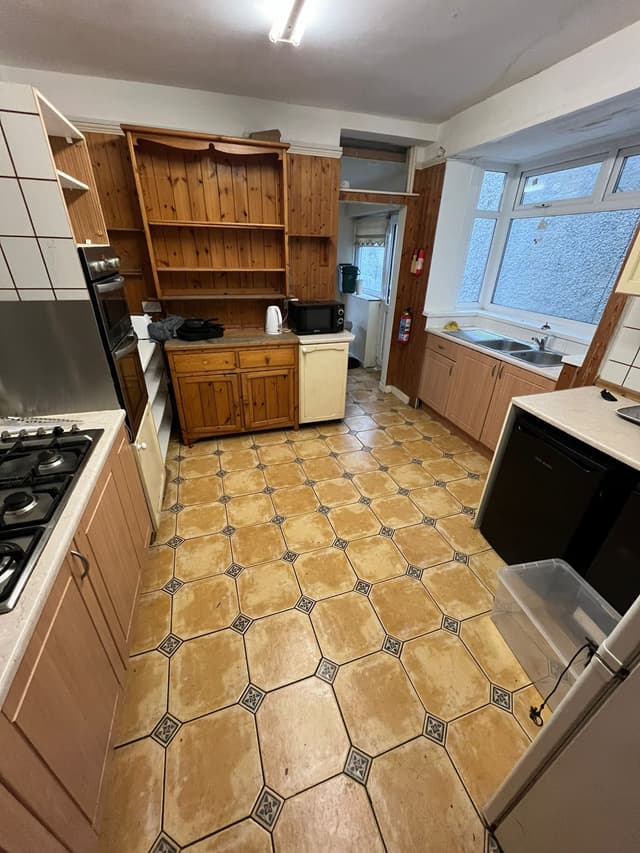 7 St Albans Road - Image 2