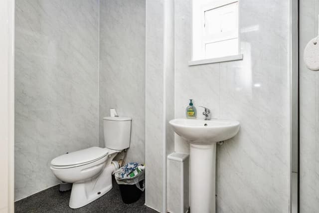 23 Brynymor Crescent - Image 3