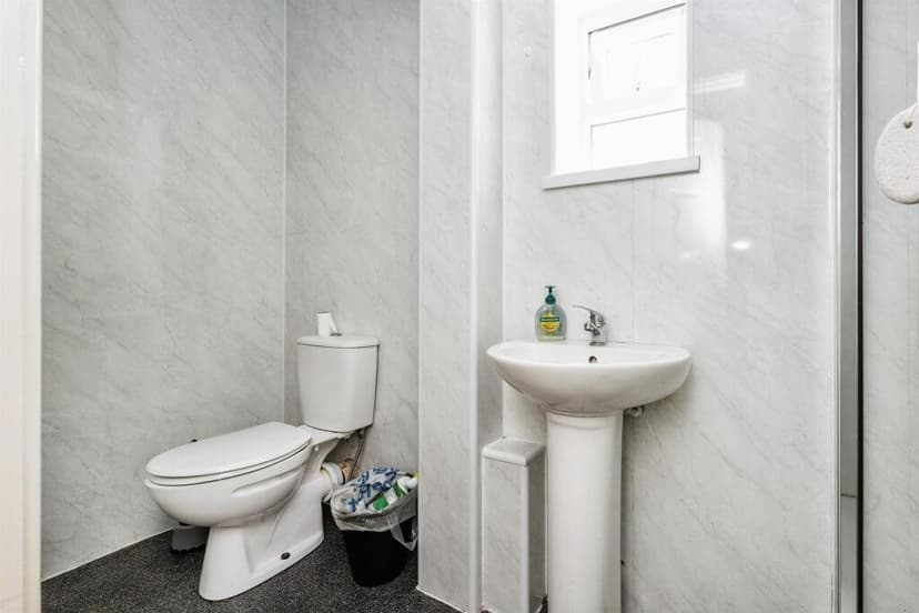 23 Brynymor Crescent - Image 3