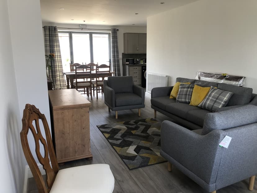 Melyn St Leger Crescent - Image 3