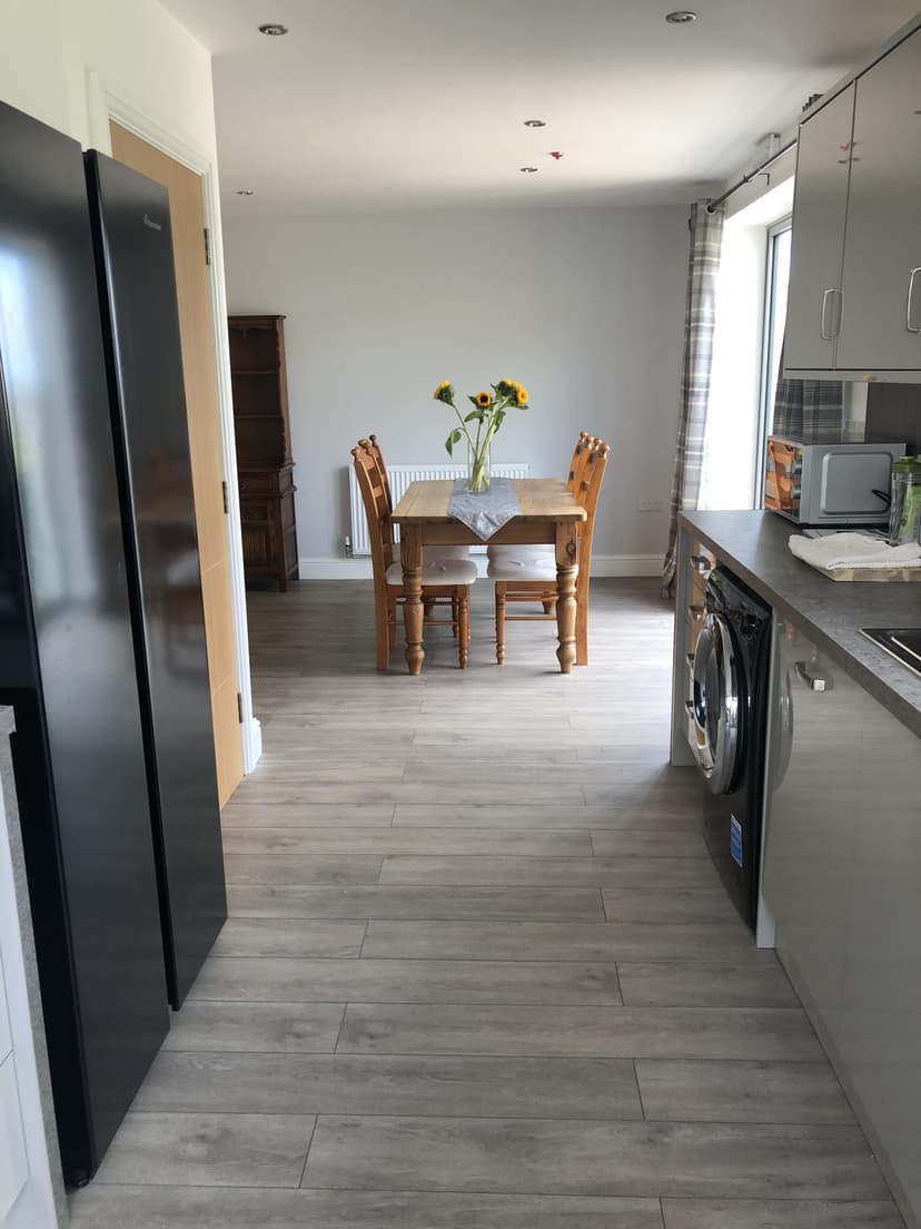 Melyn St Leger Crescent - Image 2