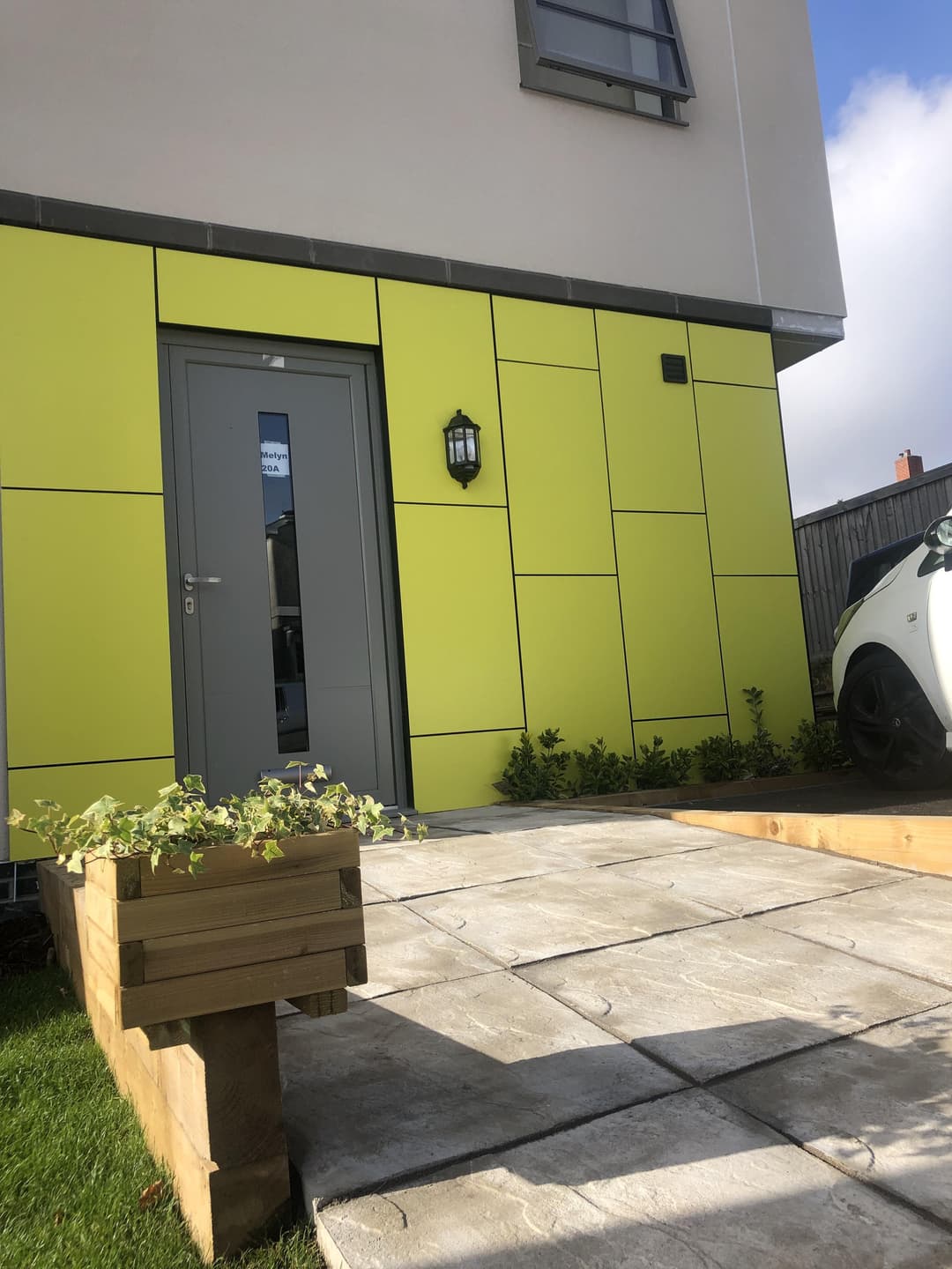 Melyn St Leger Crescent