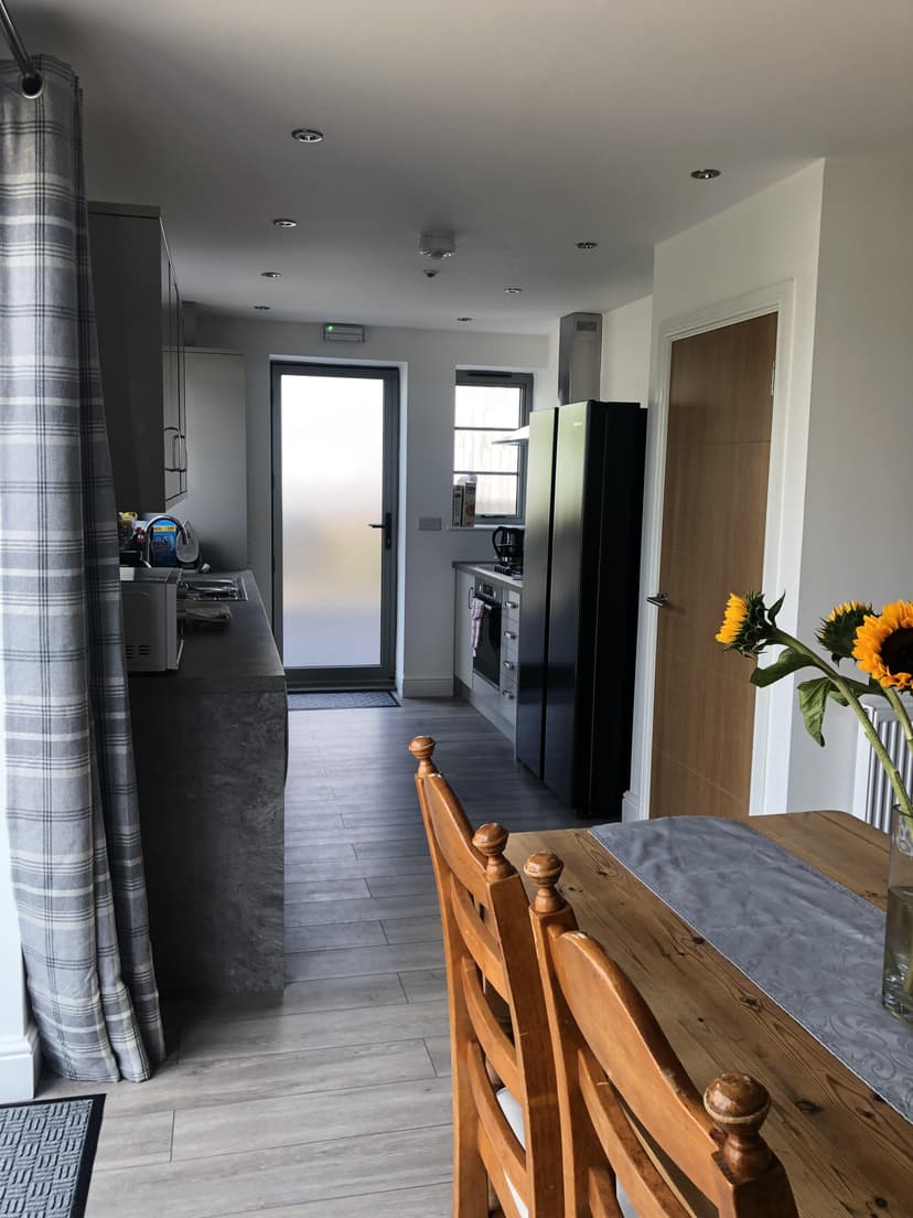 Melyn St Leger Crescent - Image 4