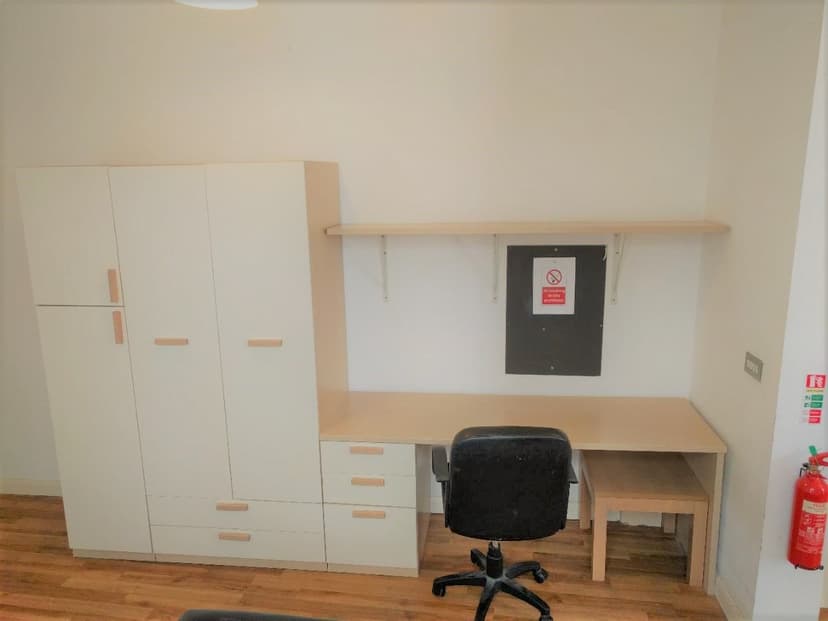 58-60 The Kingsway, Portland House - Image 3