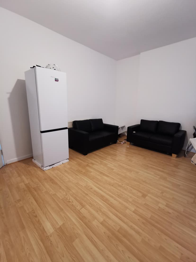 37 Carlton Terrace - Image 4