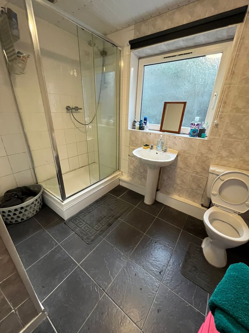 32 Park Place - Image 3