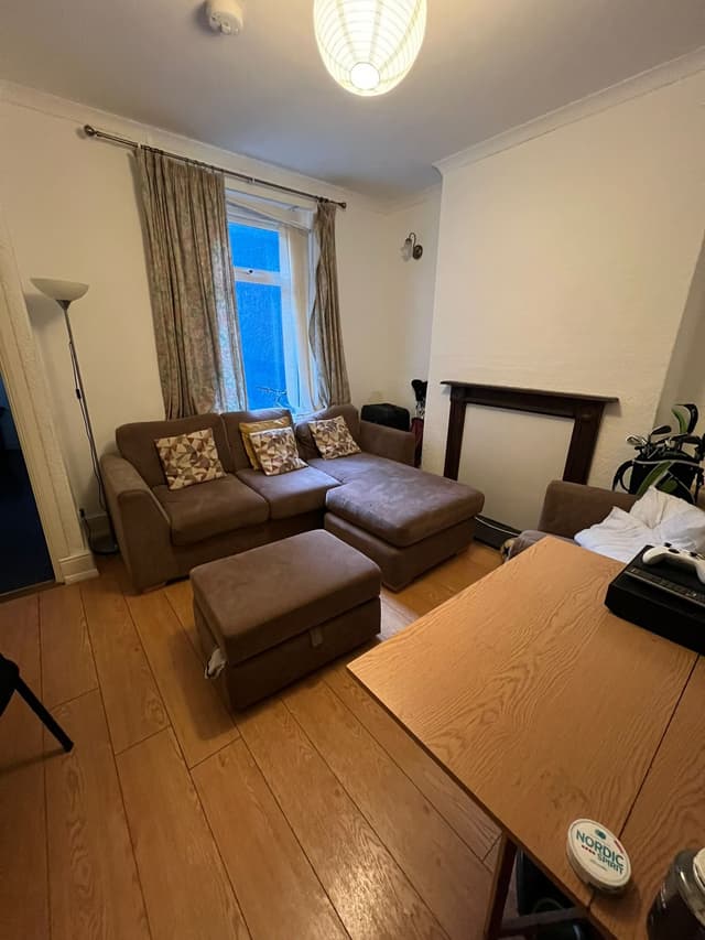 32 Park Place - Image 2