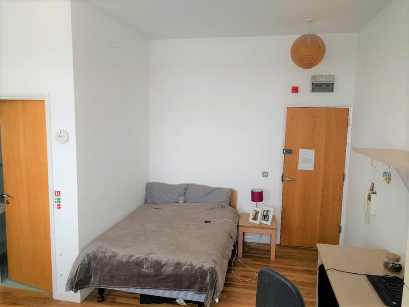 58-60 The Kingsway, Portland House - Image 2