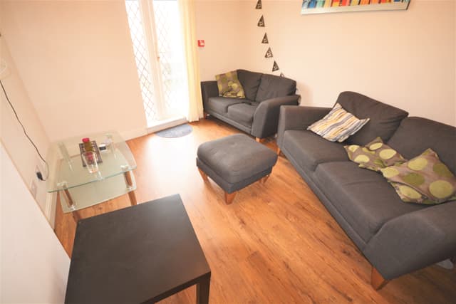 8 St Albans Road - Image 2