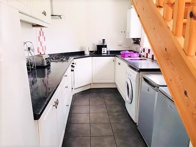 23 Hazel Road - Image 2