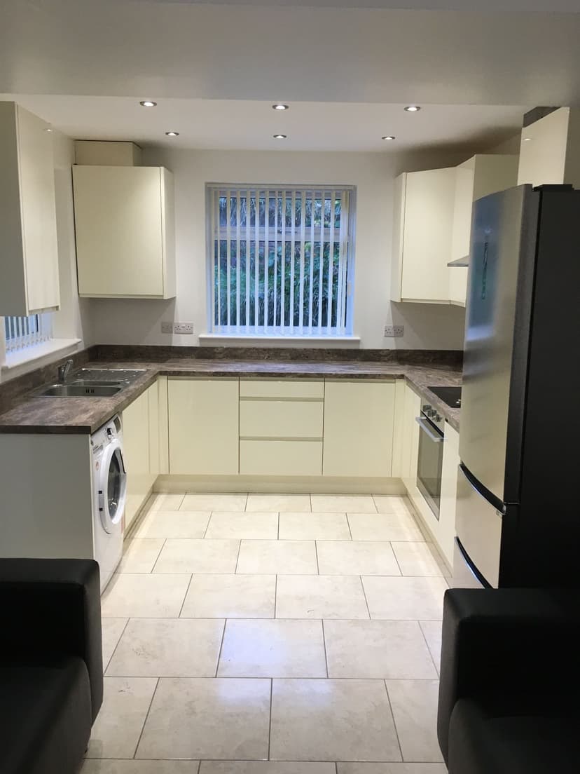 25  Danygraig Road - Image 2