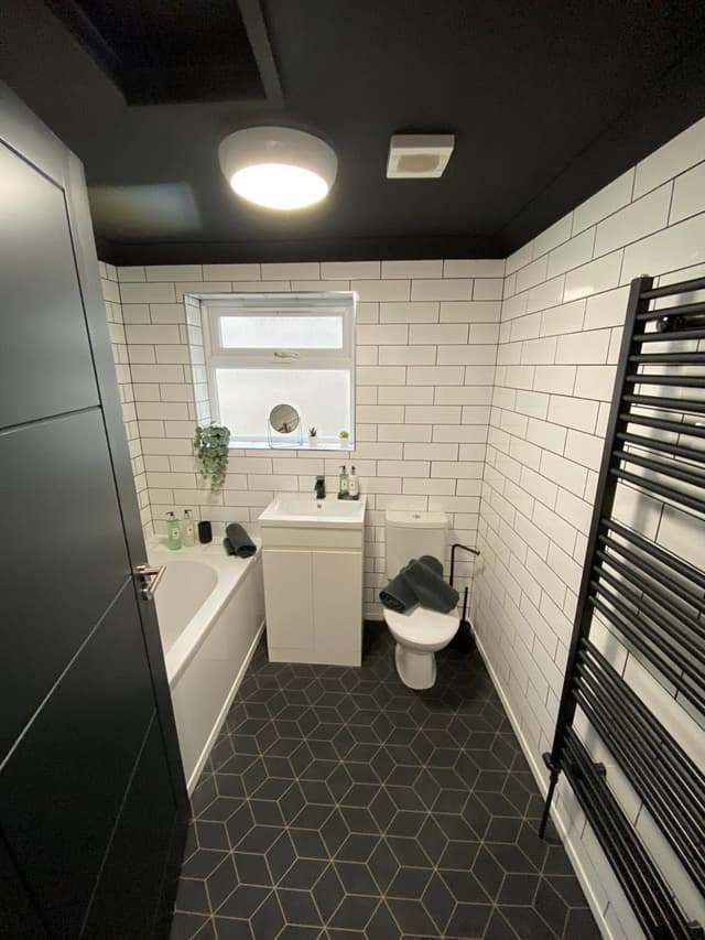 19 The Grove - Image 3