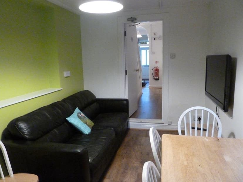 79 Argyle Street - Image 1