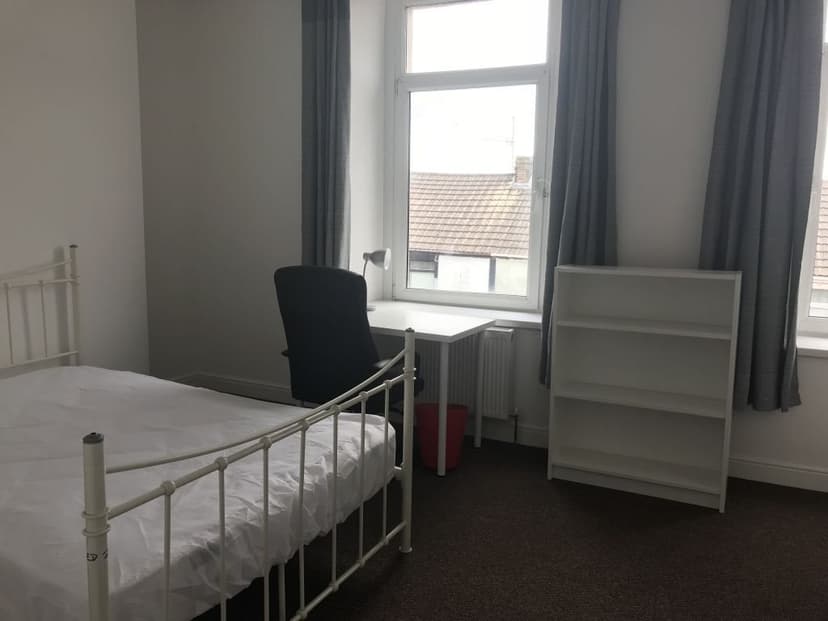 3 Mackworth Terrace - Image 8