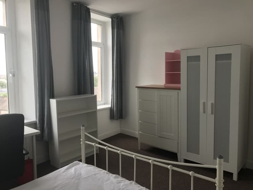 3 Mackworth Terrace - Image 9