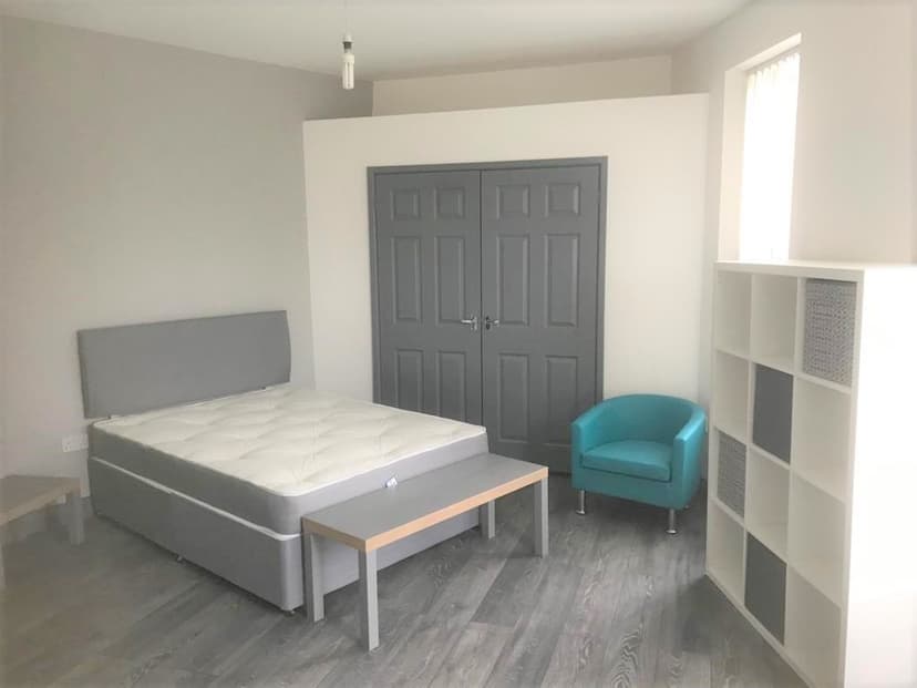 1b  Mirador Crescent - Image 1